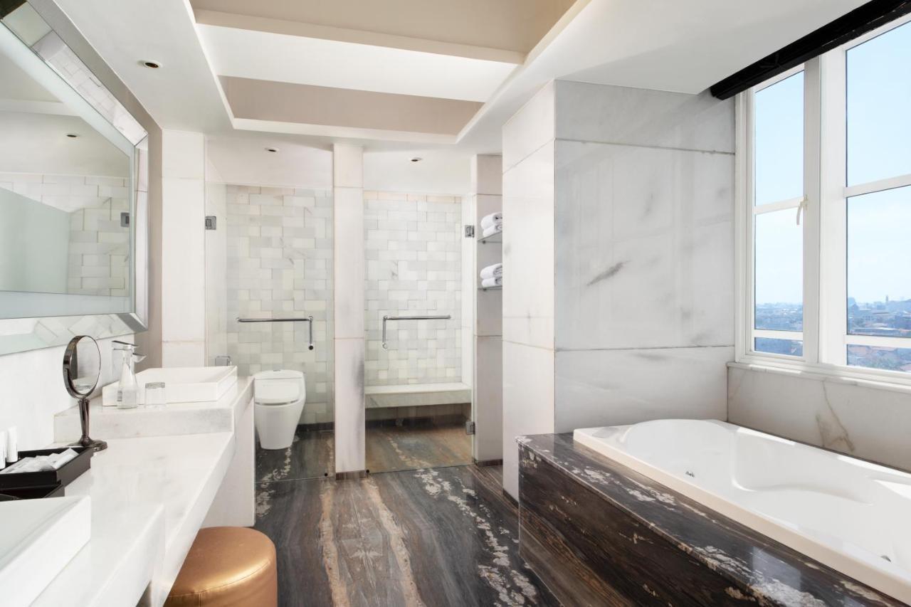 Artotel Ts Suites Surabaya Eksteriør billede